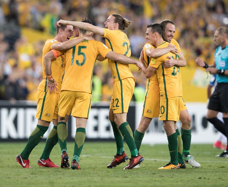 广东籍球员廖锦涛、吕焯毅参与英博队内的大连话挑战，前者胜