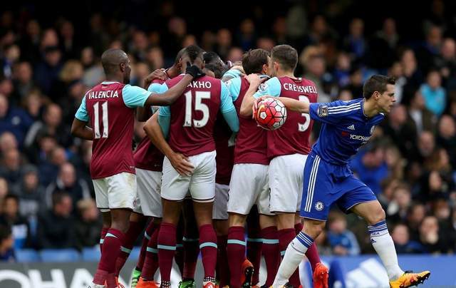 成都蓉城在中超和足协杯表现不佳，古尔芬克尔可能离队，周定洋面临续约问题，俱乐部需补强阵容。