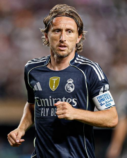 维蒂尼亚是第九位欧冠对英格兰球队戴帽球员，也是葡萄牙首人