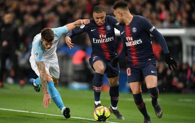 客场对贝蒂斯上半场就上演帽子戏法，费兰是西甲历史第一人