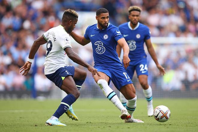 意甲保级大战：帕尔马客场击败比萨，恩佐拉红牌离场