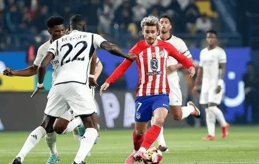 头槌助帕尔马连追两球逼平米兰，德尔普拉托当选全场最佳球员